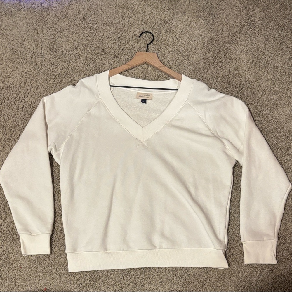 Universal Thread Cream/white V-Neck Sweater